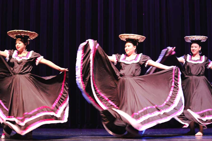 "Dancers of the Corn"
(photo by Kayla Friedrich)