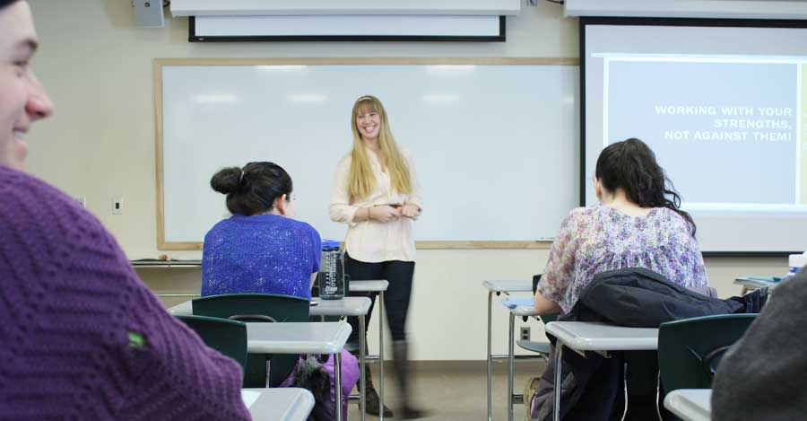 Advising Programs Coordinator Lizi Lyon teaches the workshop Working With Your Strengths on Feb. 7 at JSCs student leadership conference, “Preparing for your Future.