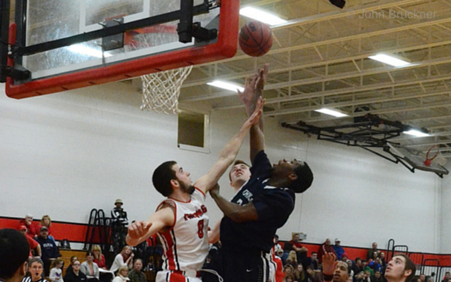 Mariners hang on for 64-58 win