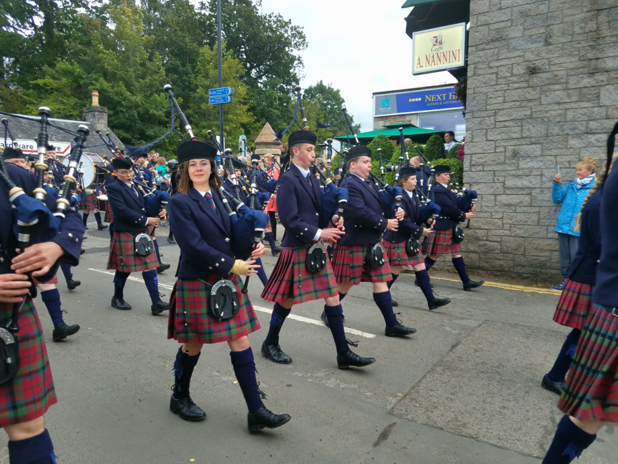 Magnificent Schmidl goes native at the Pitlochry Highland games...
well... not really.